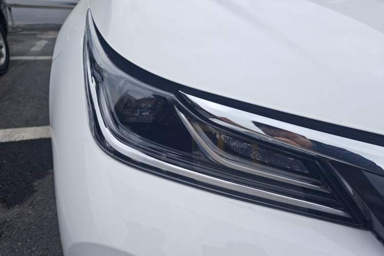 Used Toyota Allion 2021 2.0L Luxury Edition Right Front Headlight