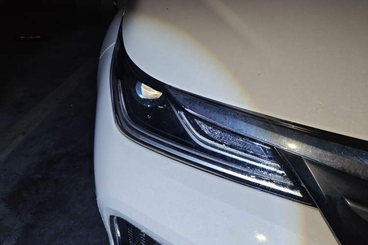 Used Toyota Allion 2021 2.0L Luxury Edition Right Front Headlight