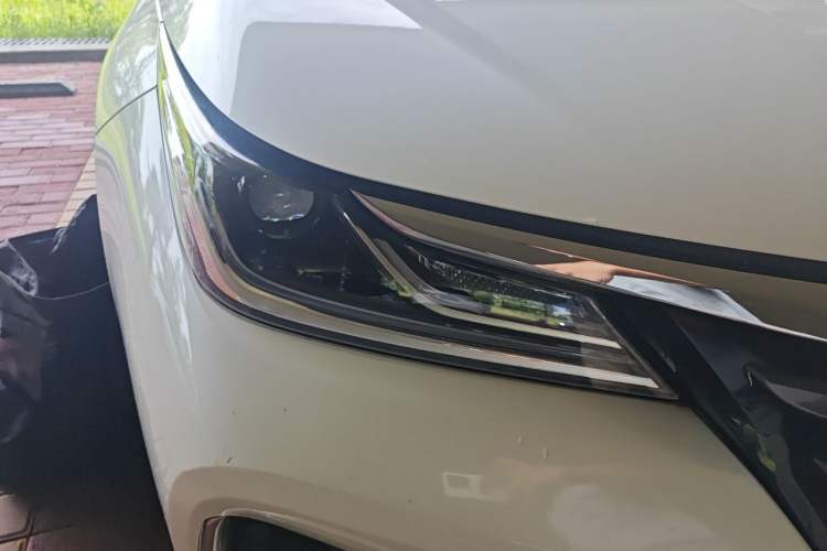 Used Toyota Allion 2021 2.0L Deluxe Edition Right Front Headlight