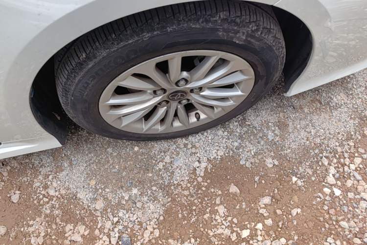 Used Toyota Allion 2021 2.0L Luxury Edition Right Front Wheel Hub