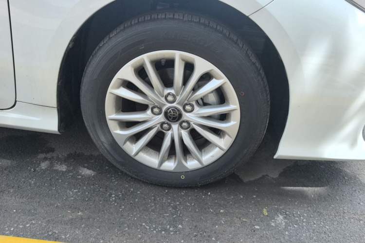Used Toyota Allion 2021 2.0L Luxury Edition Right Front Wheel Hub