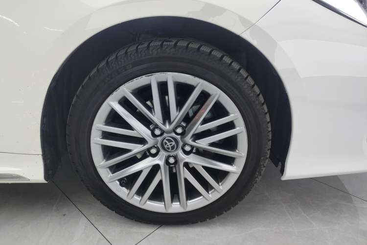Used Toyota Allion 2021 2.0L Deluxe Edition Right Front Wheel Hub
