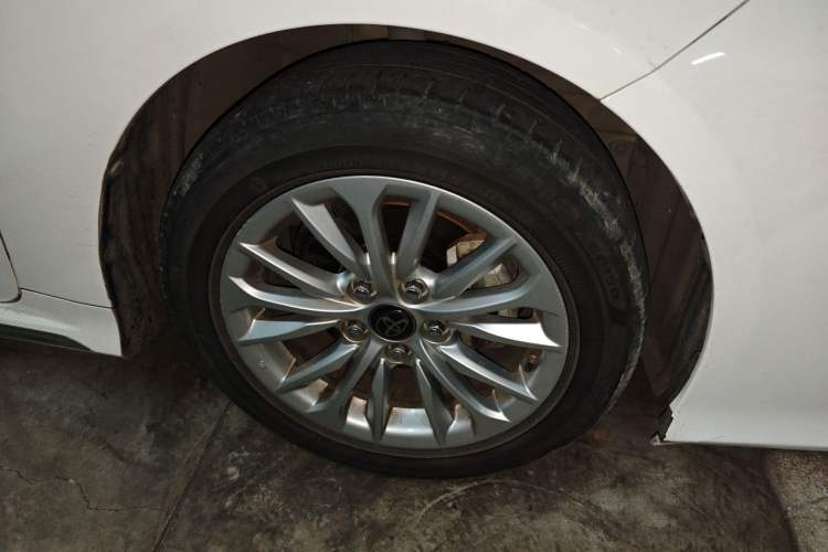 Used Toyota Allion 2021 2.0L Deluxe Edition Right Front Wheel Hub
