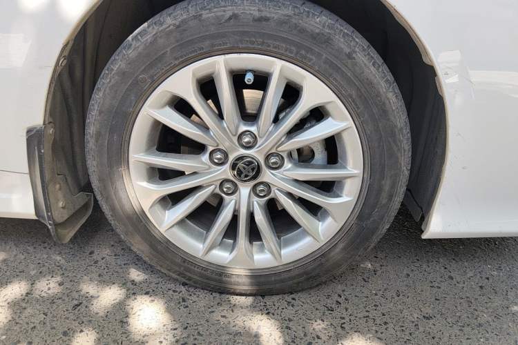 Used Toyota Allion 2021 2.0L Luxury Edition Right Front Wheel Hub