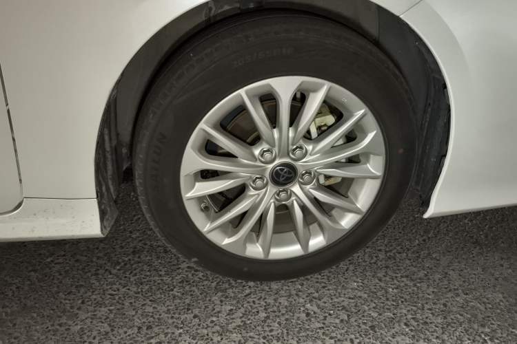 Used Toyota Allion 2021 2.0L Luxury Edition Right Front Wheel Hub