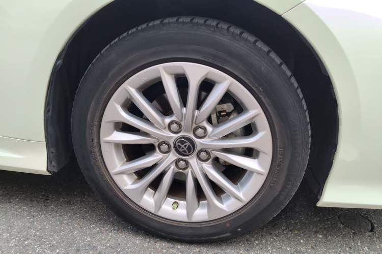 Used Toyota Allion 2021 2.0L Luxury Edition Right Front Wheel Hub