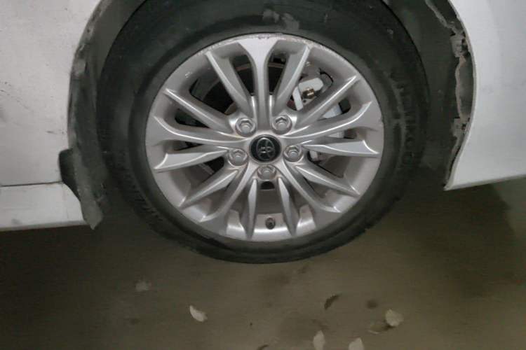 Used Toyota Allion 2021 2.0L Luxury Edition Right Front Wheel Hub