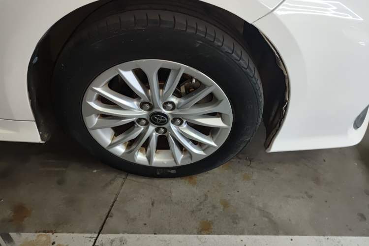 Used Toyota Allion 2021 2.0L Luxury Edition Right Front Wheel Hub