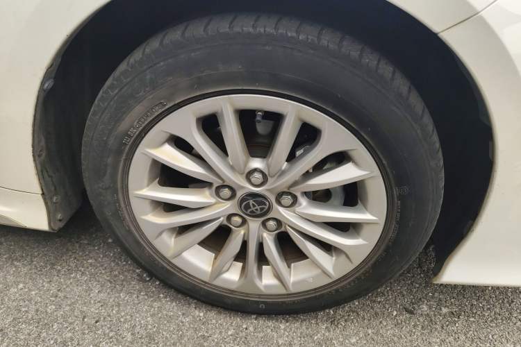 Used Toyota Allion 2021 2.0L Deluxe Edition Right Front Wheel Hub