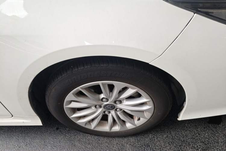 Used Toyota Allion 2021 2.0L Luxury Edition Right Front Wheel Hub