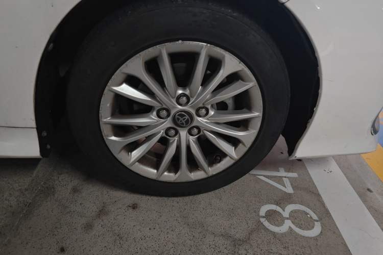 Used Toyota Allion 2021 2.0L Luxury Edition Right Front Wheel Hub