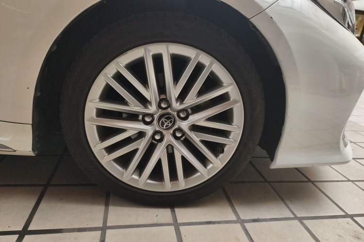Used Toyota Allion 2021 2.0L Deluxe Edition Right Front Wheel Hub