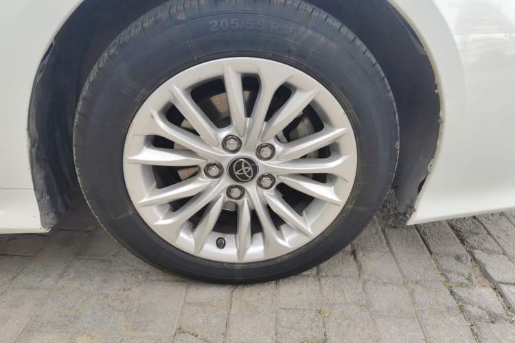 Used Toyota Allion 2021 2.0L Luxury Edition Right Front Wheel Hub