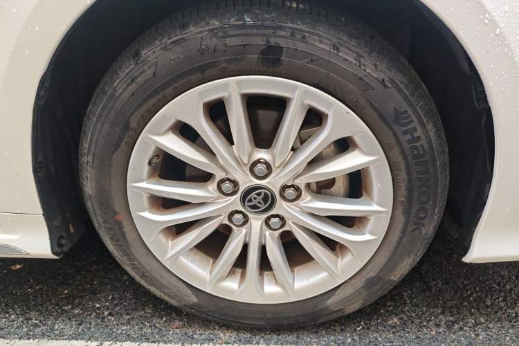 Used Toyota Allion 2021 2.0L Deluxe Edition Right Front Wheel Hub