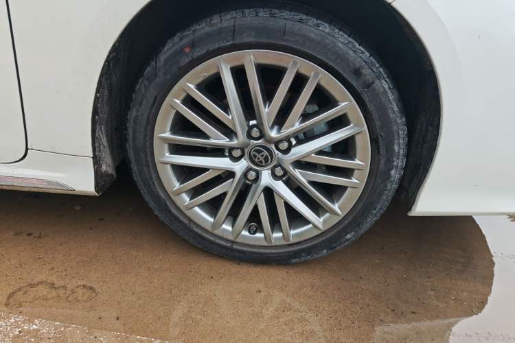 Used Toyota Allion 2021 2.0L Deluxe Edition Right Front Wheel Hub
