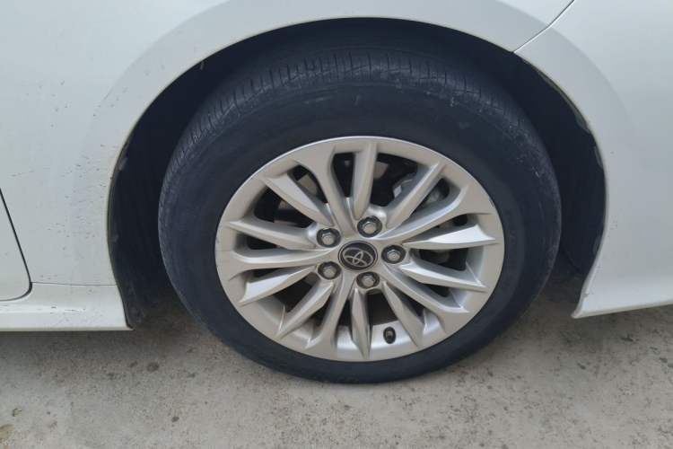 Used Toyota Allion 2021 2.0L Luxury Edition Right Front Wheel Hub