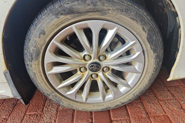 Used Toyota Allion 2021 2.0L Deluxe Edition Right Front Wheel Hub