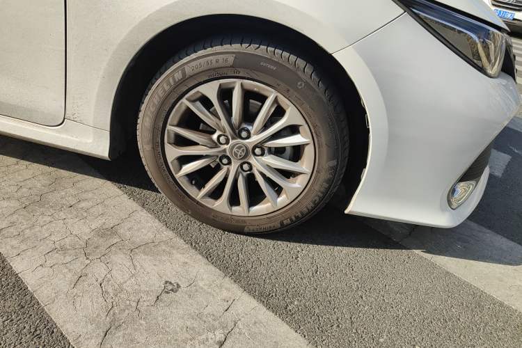 Used Toyota Allion 2021 2.0L Luxury Edition Right Front Wheel Hub