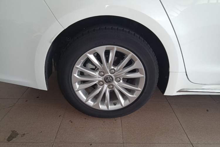 Used Toyota Allion 2021 2.0L Deluxe Edition Right Rear Wheel Hub