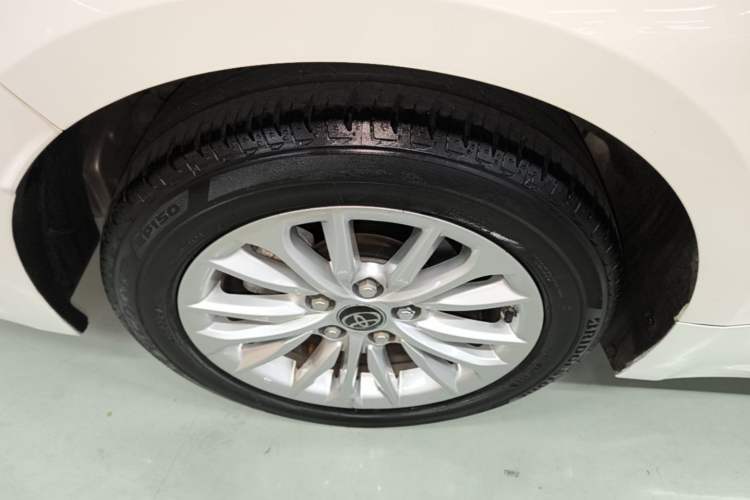 Used Toyota Allion 2021 2.0L Luxury Edition Right Rear Wheel Hub