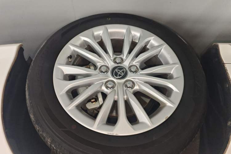 Used Toyota Allion 2021 2.0L Deluxe Edition Right Rear Wheel Hub