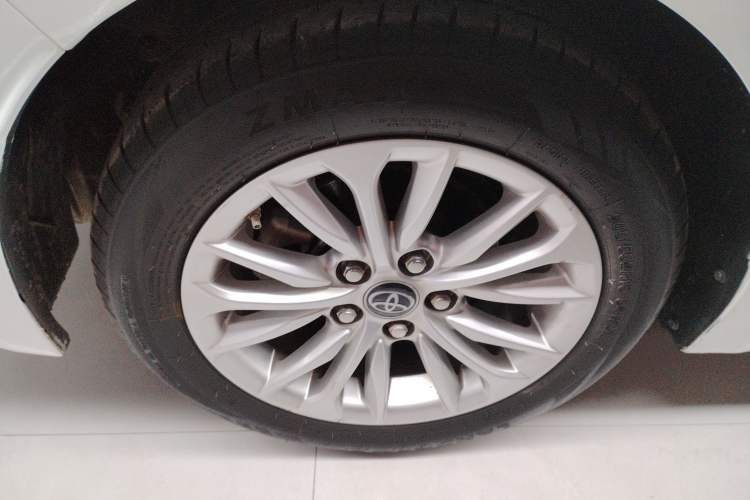 Used Toyota Allion 2021 2.0L Luxury Edition Right Rear Wheel Hub