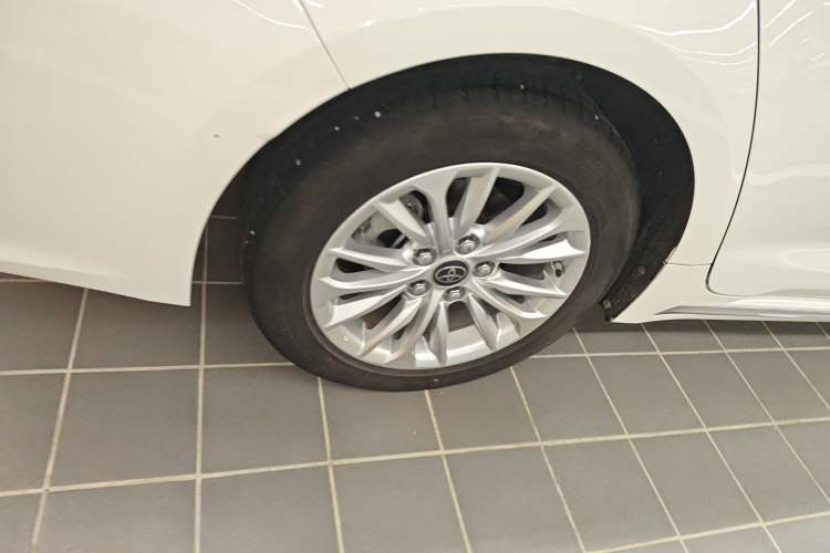 Used Toyota Allion 2021 2.0L Deluxe Edition Right Rear Wheel Hub
