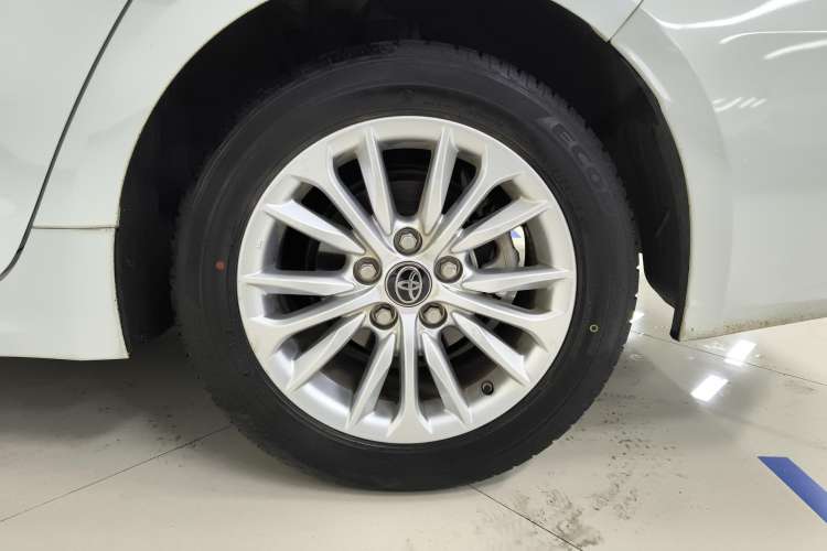 Used Toyota Allion 2021 2.0L Luxury Edition Right Rear Wheel Hub