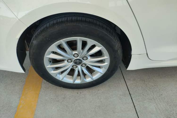 Used Toyota Allion 2021 2.0L Luxury Edition Right Rear Wheel Hub