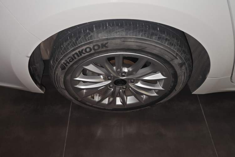 Used Toyota Allion 2021 2.0L Luxury Edition Right Rear Wheel Hub