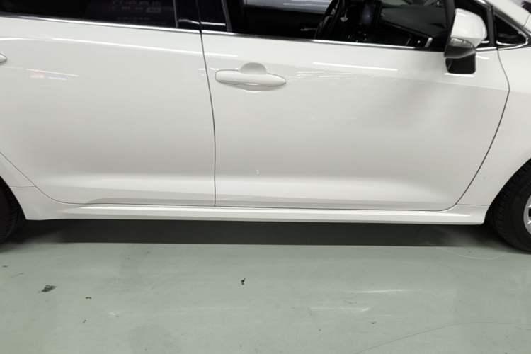 Used Toyota Allion 2021 2.0L Luxury Edition Right Side Sill