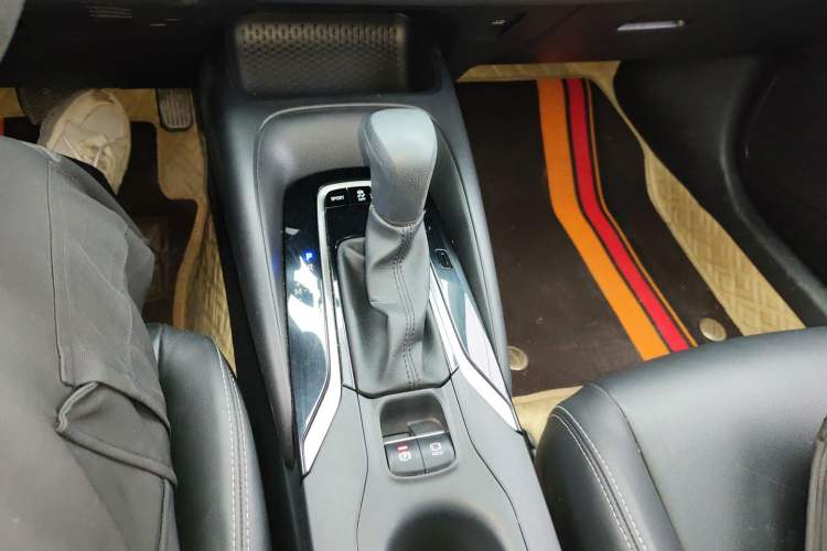 Used Toyota Allion 2022 2.0L Elite Edition Gear Lever