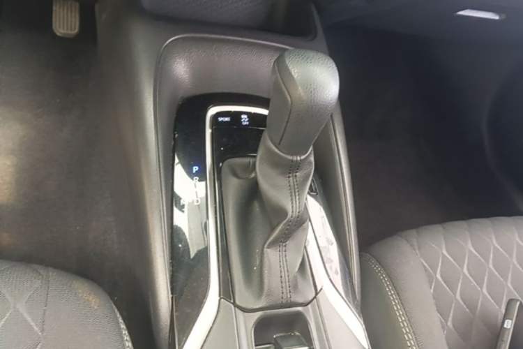 Used Toyota Allion 2022 2.0L Elite Edition Gear Lever