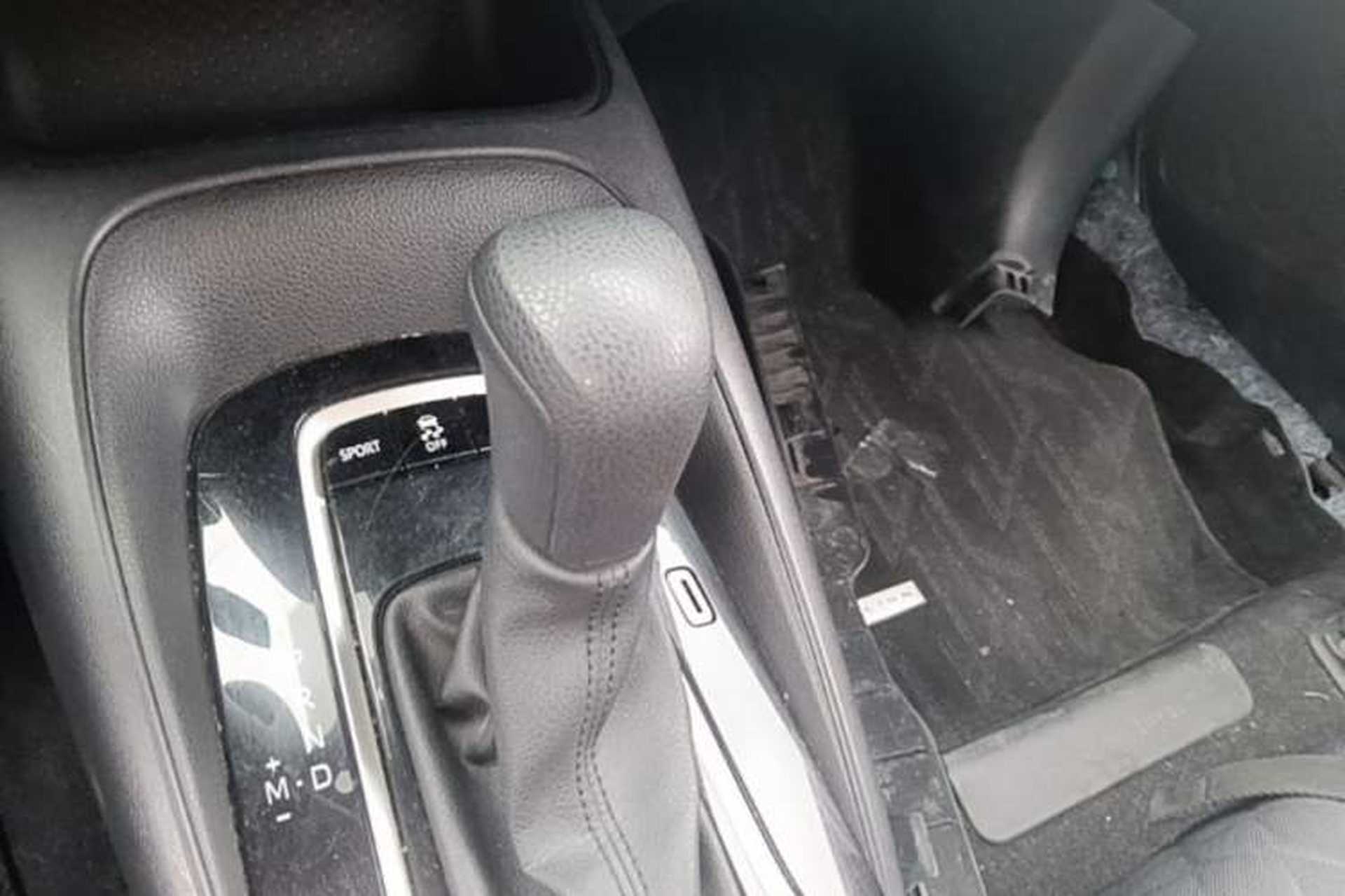 Used Toyota Allion 2022 2.0L Elite Edition Gear Lever