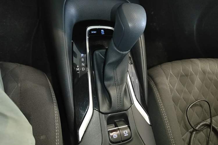 Used Toyota Allion 2022 2.0L Elite Edition Gear Lever