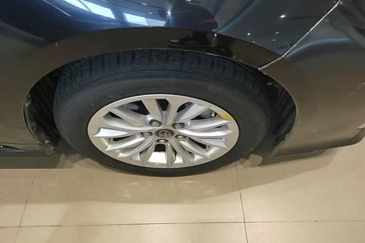 Used Toyota Allion 2022 2.0L Elite Edition Right Front Wheel Hub
