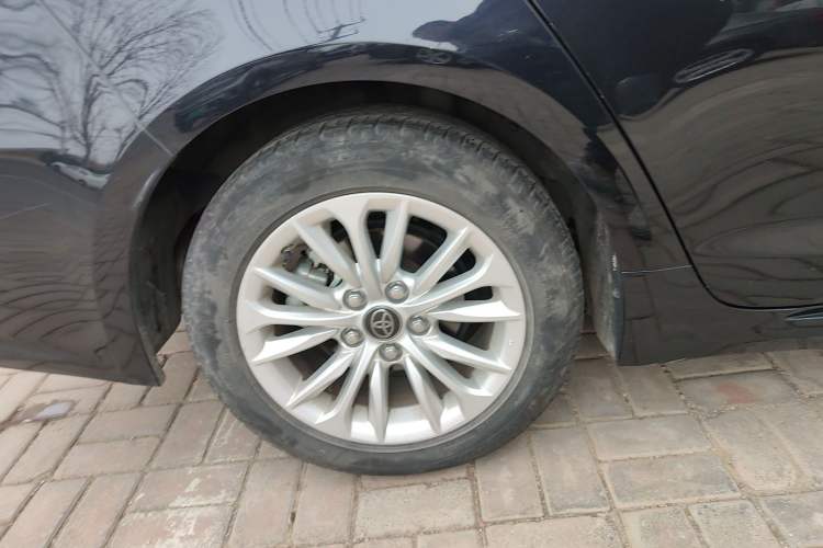 Used Toyota Allion 2022 2.0L Elite Edition Right Rear Wheel Hub
