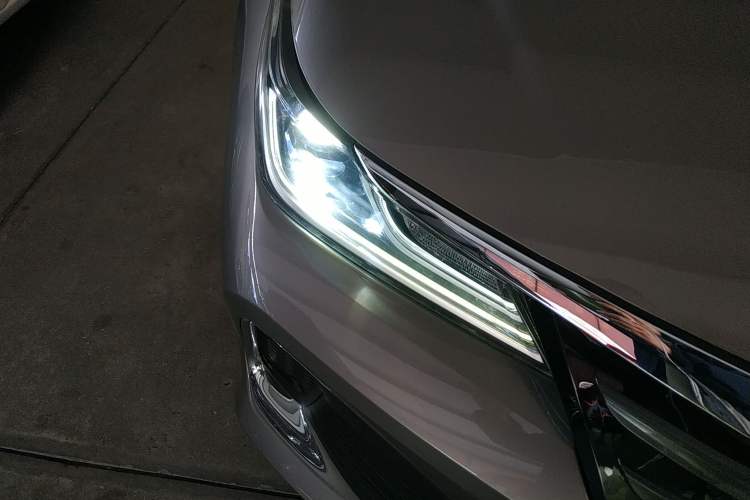 Used Toyota Allion 2022 2.0L Elite Edition Right Front Headlight