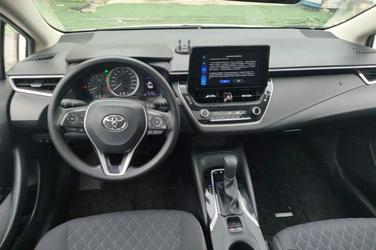 Used Toyota Allion 2022 2.0L Elite Edition Center Console