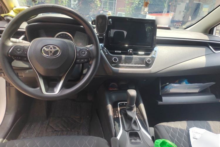Used Toyota Allion 2022 2.0L Elite Edition Center Console