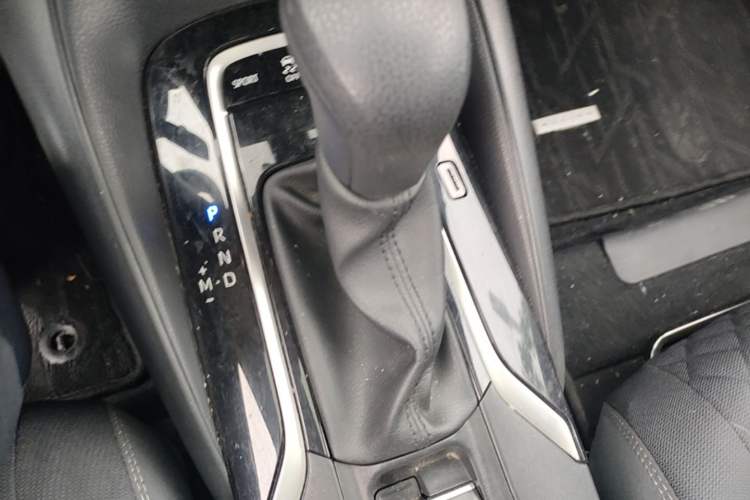 Used Toyota Allion 2022 2.0L Elite Edition Gear Lever
