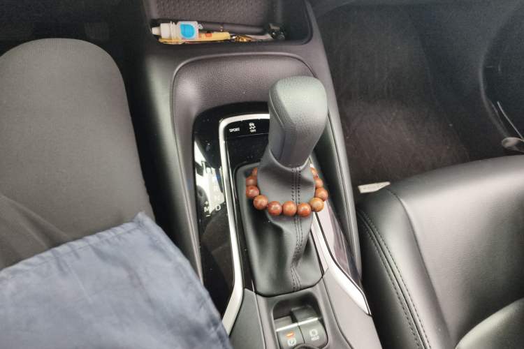 Used Toyota Allion 2022 2.0L Elite Edition Gear Lever