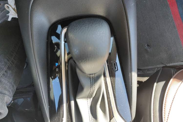 Used Toyota Allion 2022 2.0L Elite Edition Gear Lever