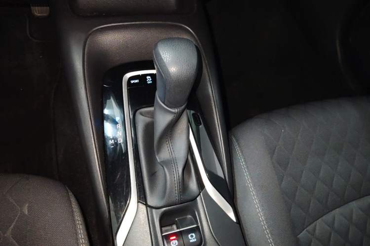 Used Toyota Allion 2022 2.0L Elite Edition Gear Lever