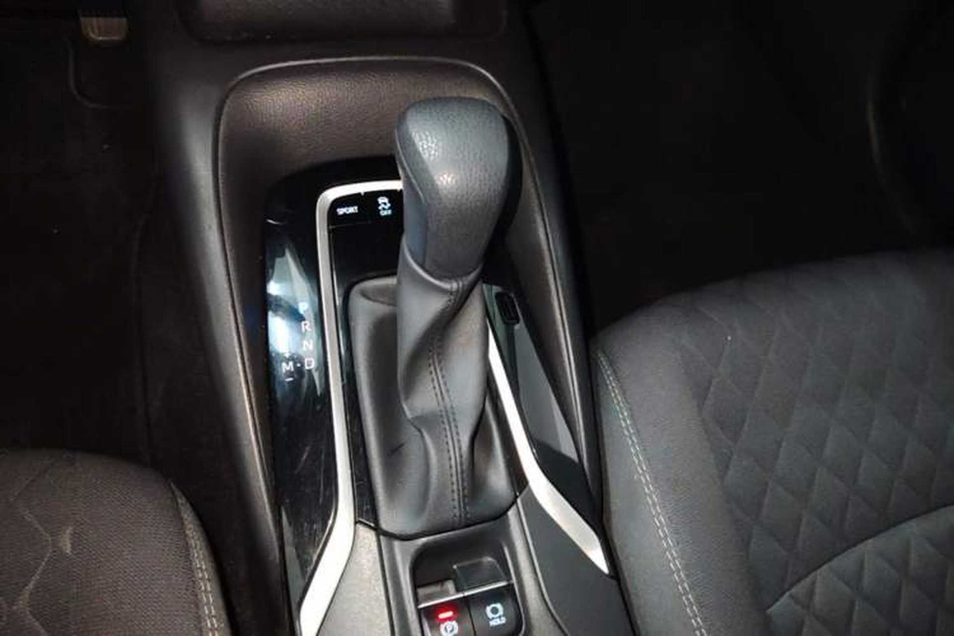 Used Toyota Allion 2022 2.0L Elite Edition Gear Lever