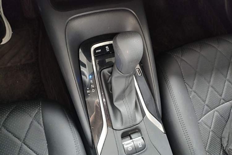 Used Toyota Allion 2022 2.0L Elite Edition Gear Lever