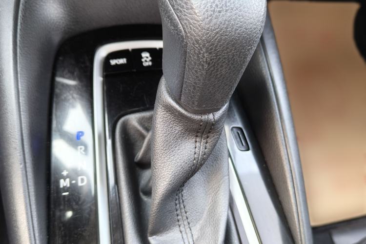Used Toyota Allion 2022 2.0L Elite Edition Gear Lever