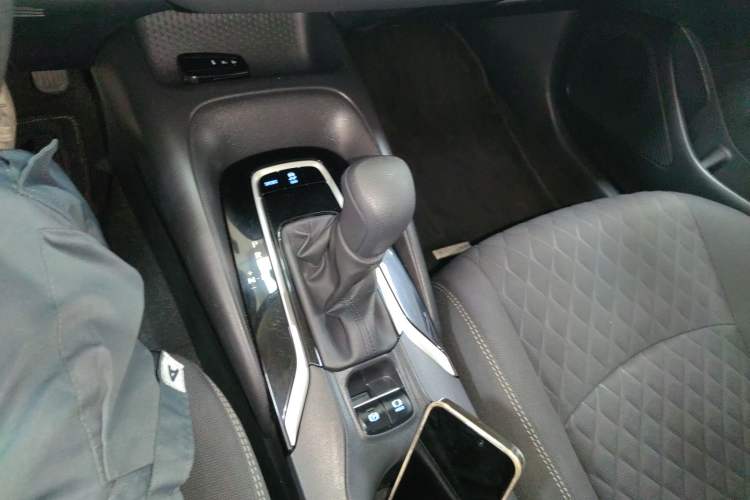 Used Toyota Allion 2022 2.0L Elite Edition Gear Lever