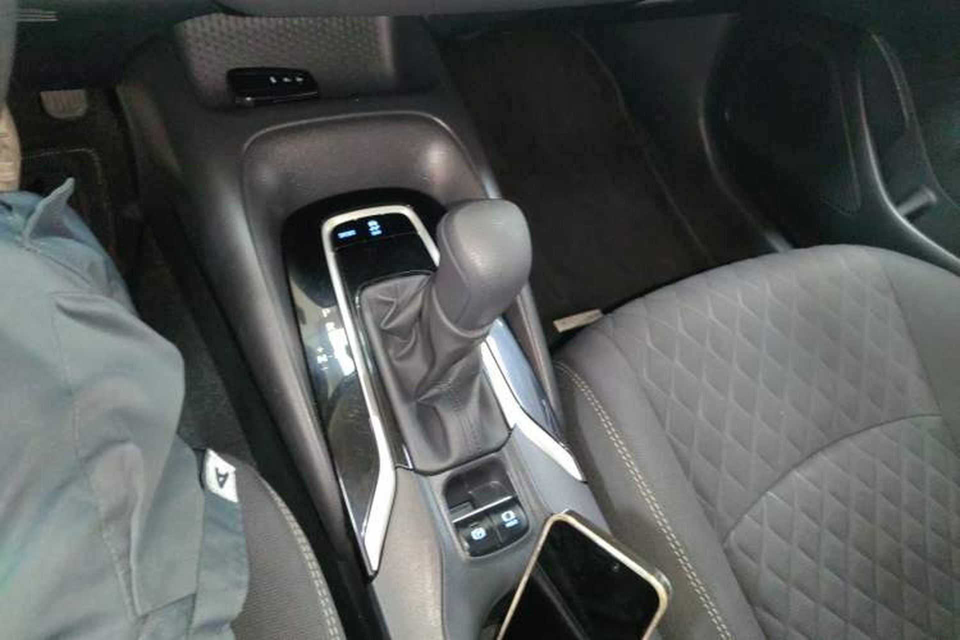 Used Toyota Allion 2022 2.0L Elite Edition Gear Lever