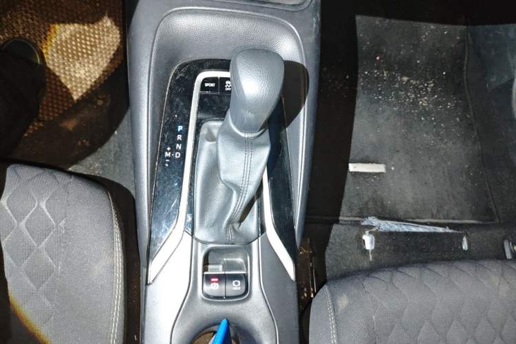 Used Toyota Allion 2022 2.0L Elite Edition Gear Lever